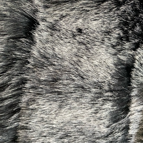 Hooded Crop Faux Fur Jacket - Picture 3 of 3